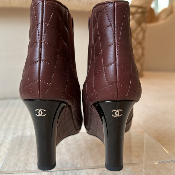 CHANEL Quilted Boots Burgundy and Black Toe Preloved Pristine condition - Picture 5 of 13